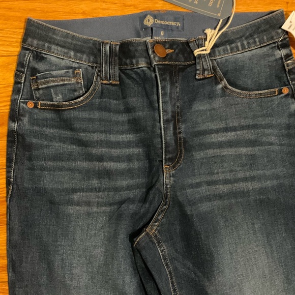 DEMOCRACY NEW SIZE 8 STRAIGHT LEG WITH WASH GREAT JEANS FROM NORDSTROM - Picture 4 of 10